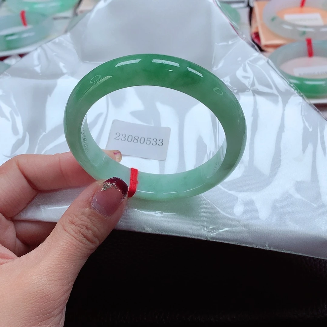 翡翠手镯未镶嵌天然A货翡翠