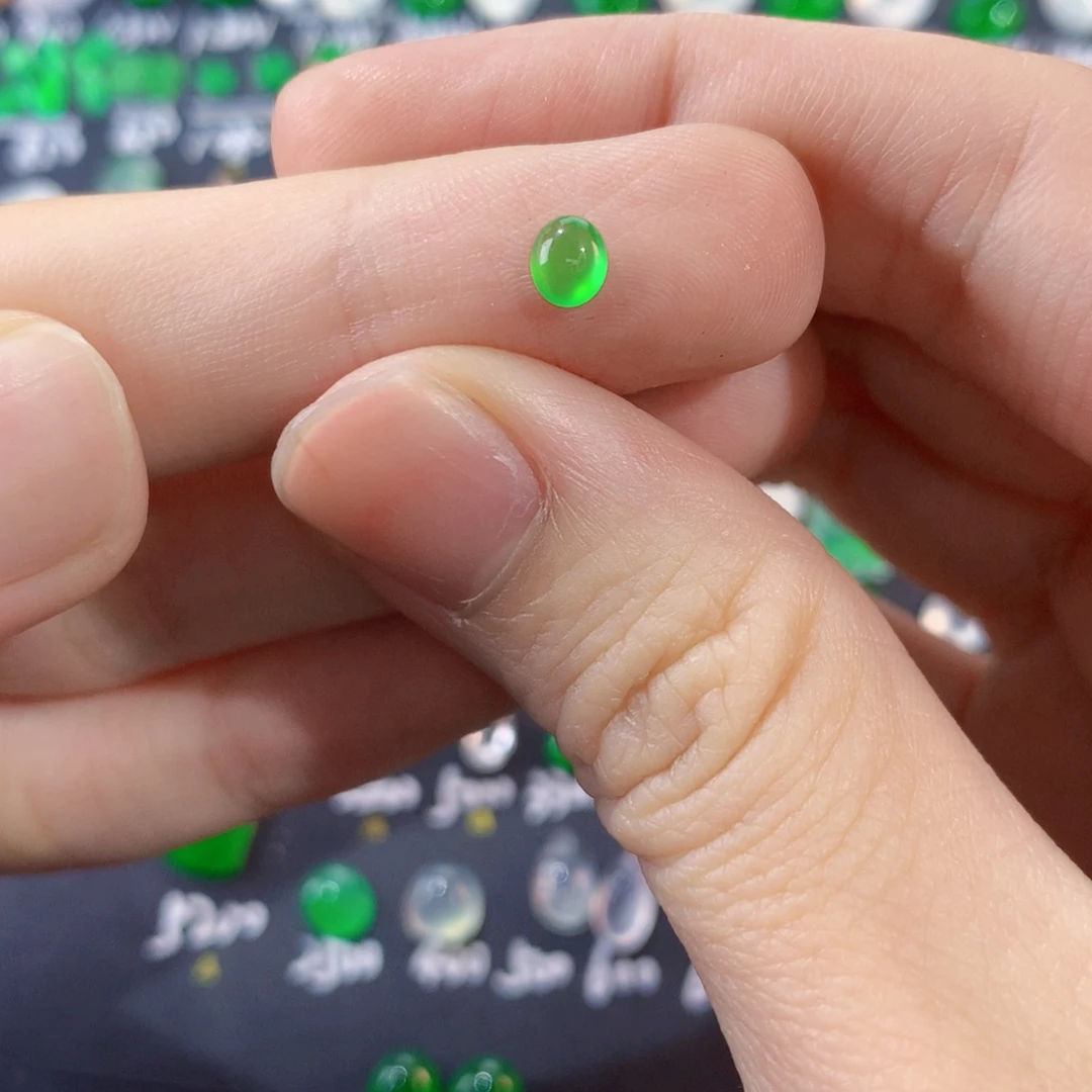 翡翠未镶嵌颈饰蛋面