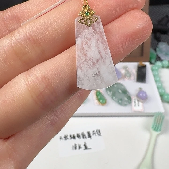 翡翠18K金镶嵌颈饰