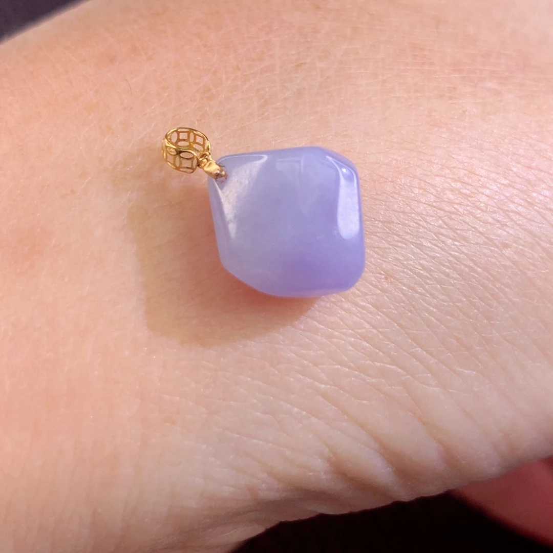 翡翠18K金镶嵌颈饰翡翠