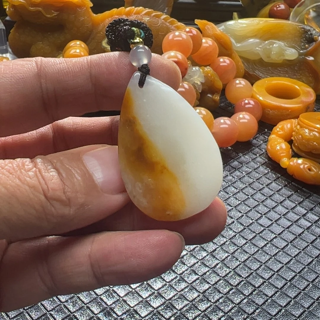 石英质玉未镶嵌颈饰