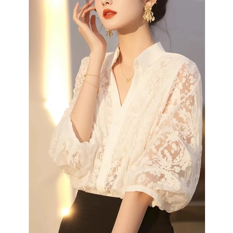 法式气质蕾丝拼接泡泡袖V领衬衫女高级气质宽松显瘦五分袖雪纺衫