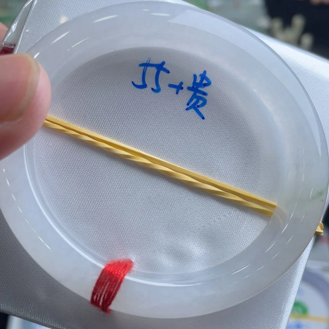 翡翠手镯未镶嵌翡翠手镯