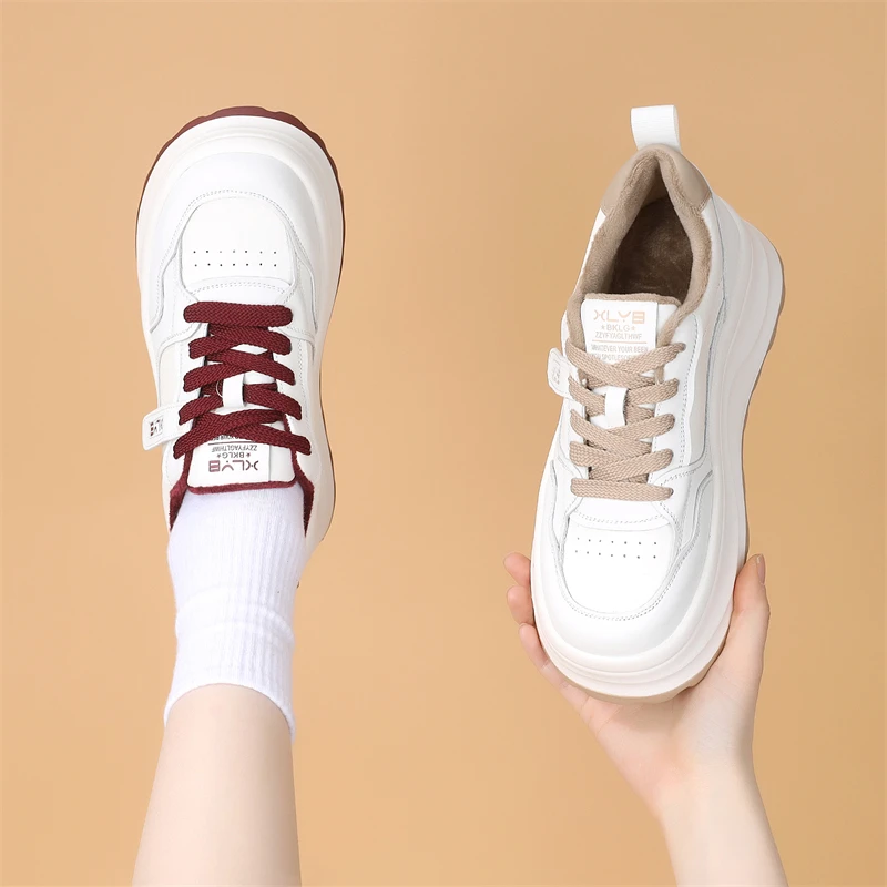 显脚小厚底小白鞋女2024年秋冬新款超火系带二棉韩版运动休闲板鞋