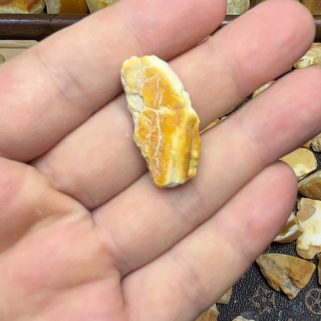 咕***泡定制琥珀未镶嵌原石