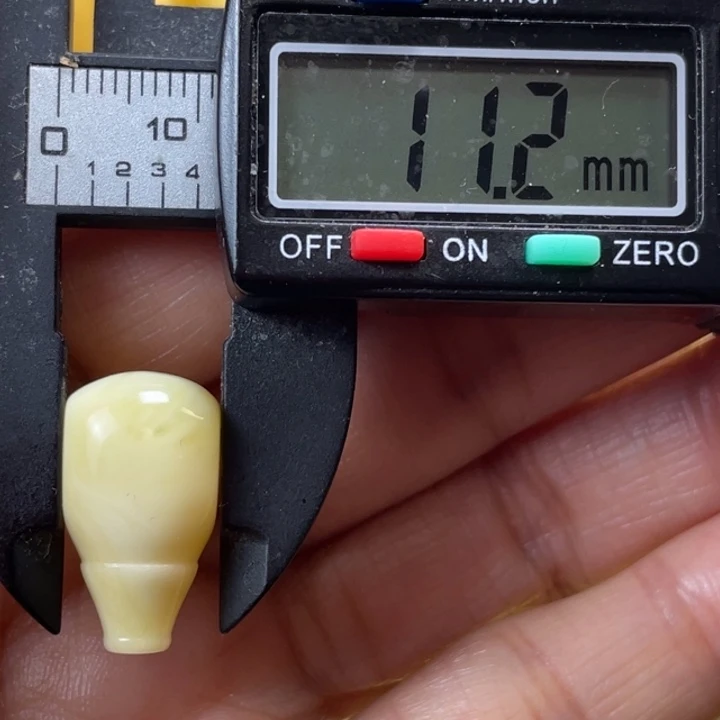 老***帅蜜蜡未镶嵌裸石25号