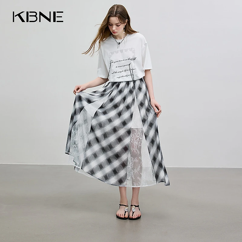 KBNE半身裙女款爆款2025新款夏季设计感蕾丝拼接黑白格纹半身长裙