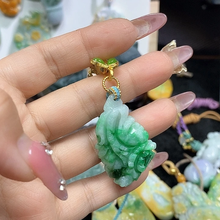 翡翠颈饰未镶嵌用****7翡翠