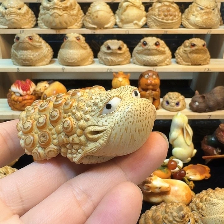 竹R****溦竹根雕金蟾手把件