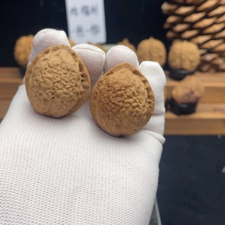 文玩核桃把件云南铁核桃52