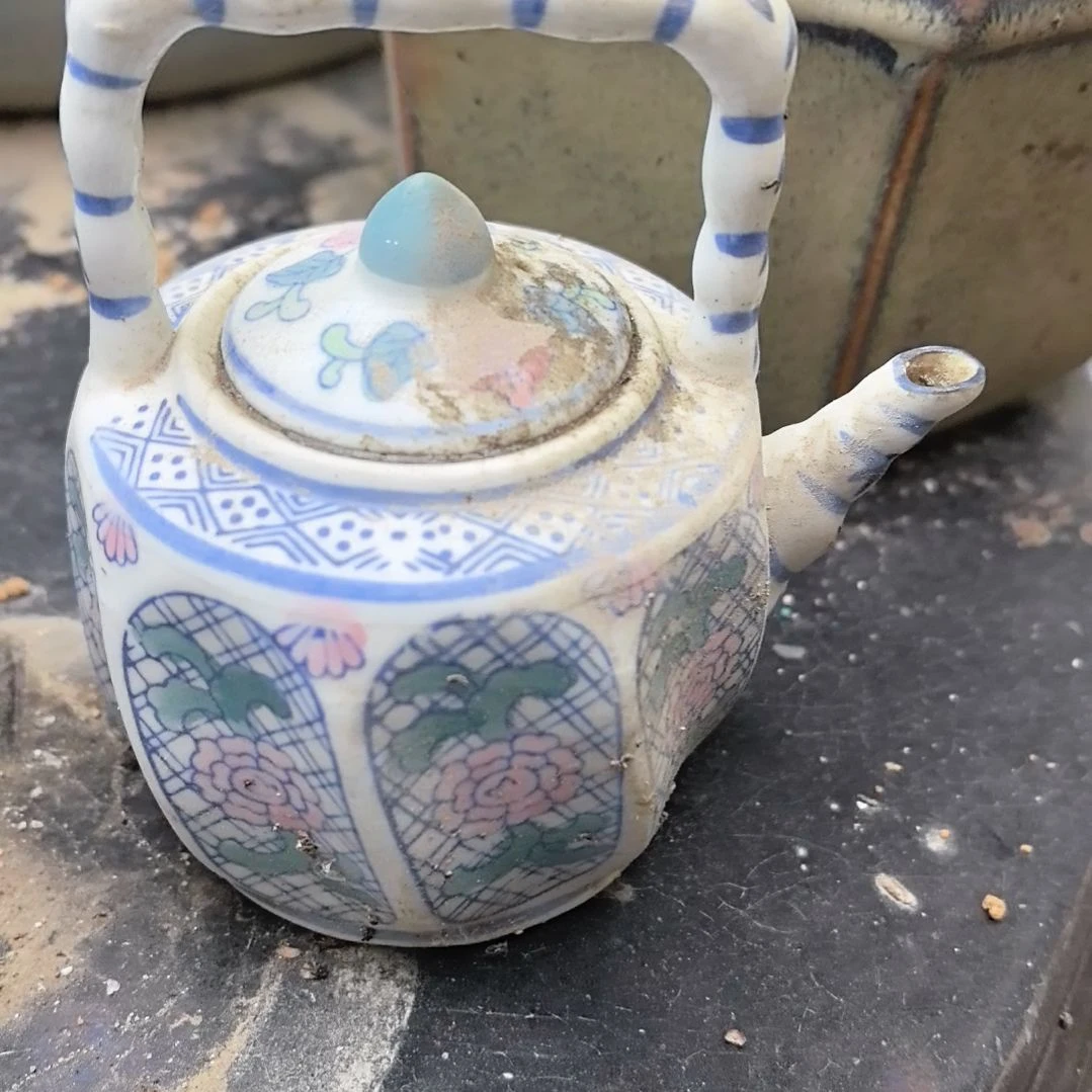 紫***漁粉彩瓷器水壶一个