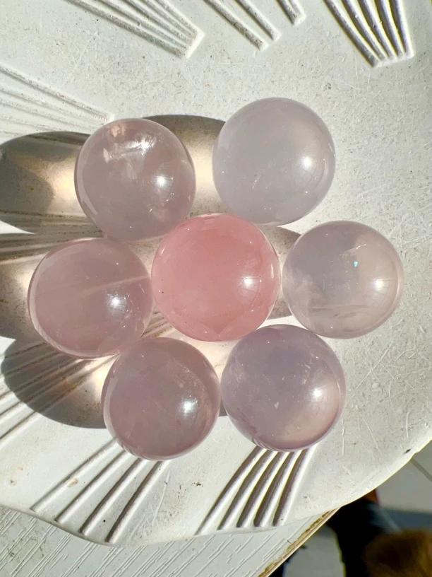 天然粉晶星光小球（直径2厘米左右）