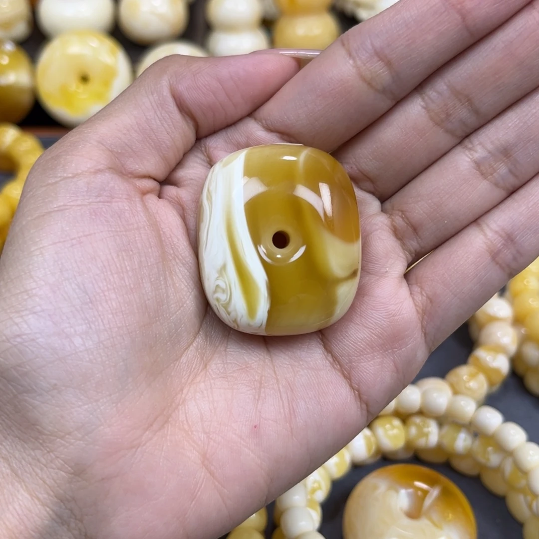 琥珀未镶嵌手串……