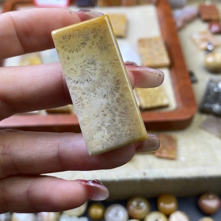 石英岩玉合金颈饰
