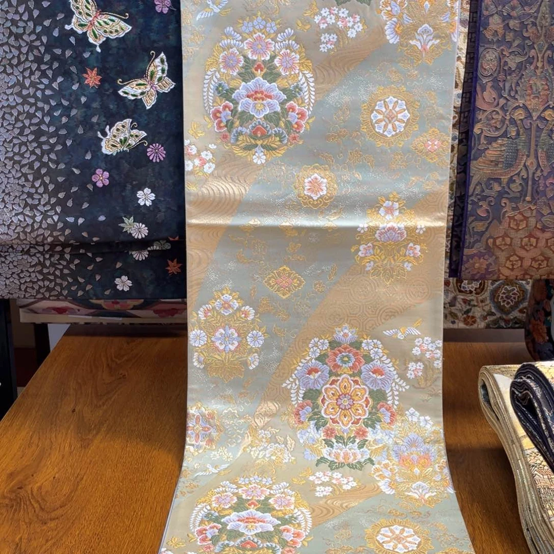 织绣和**修六通唐织宝相