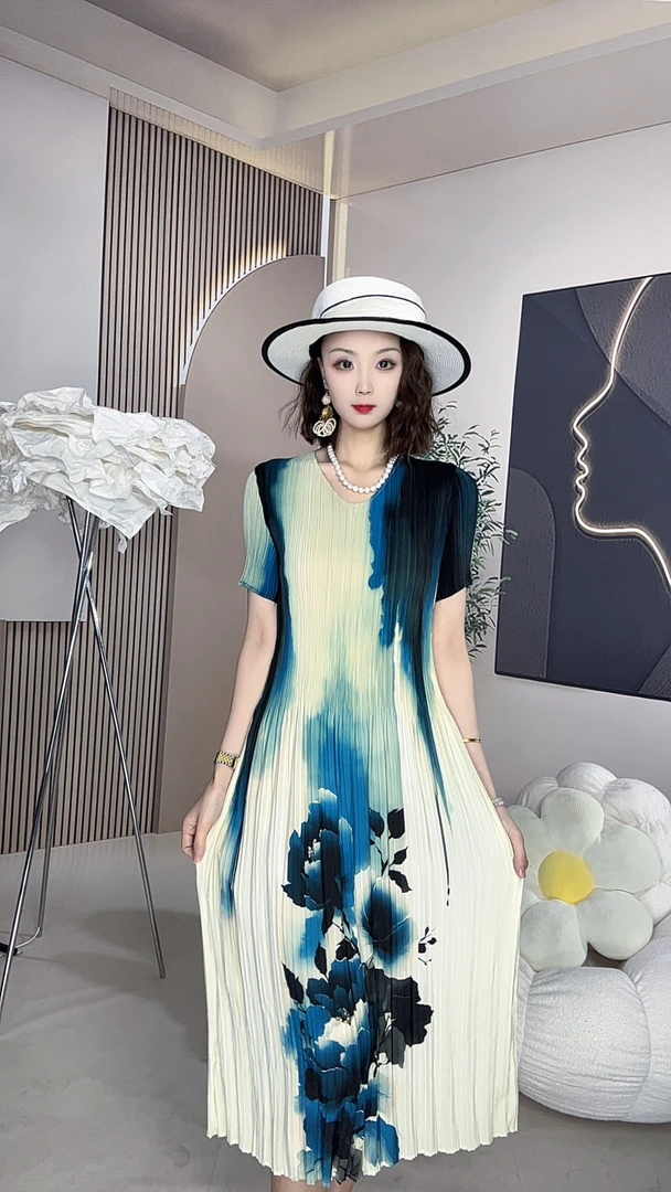 198号高端褶皱夏季中年妈妈薄款连衣裙气质显瘦高弹力圆领中长裙