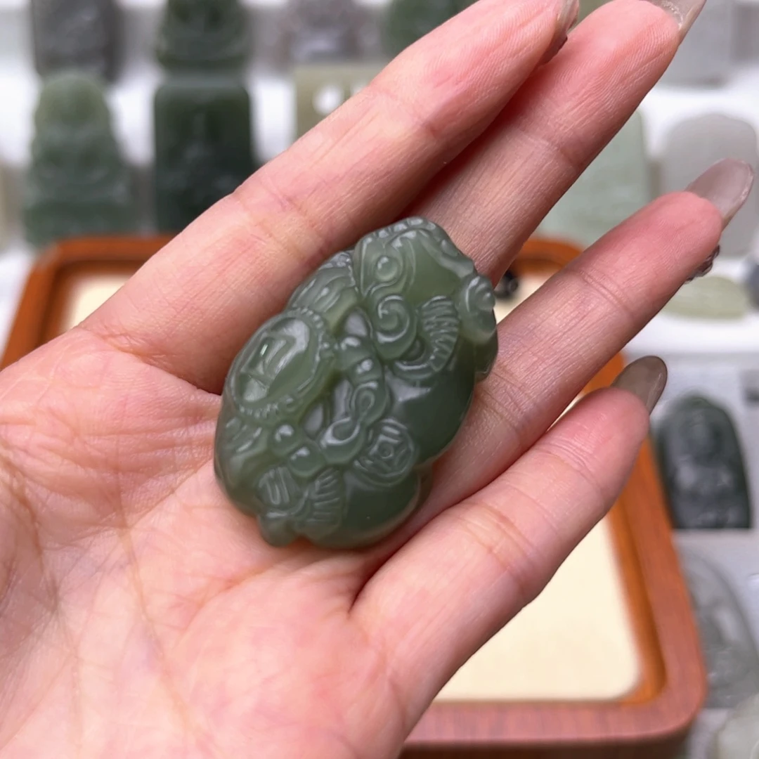 八***财和田玉未镶嵌颈饰