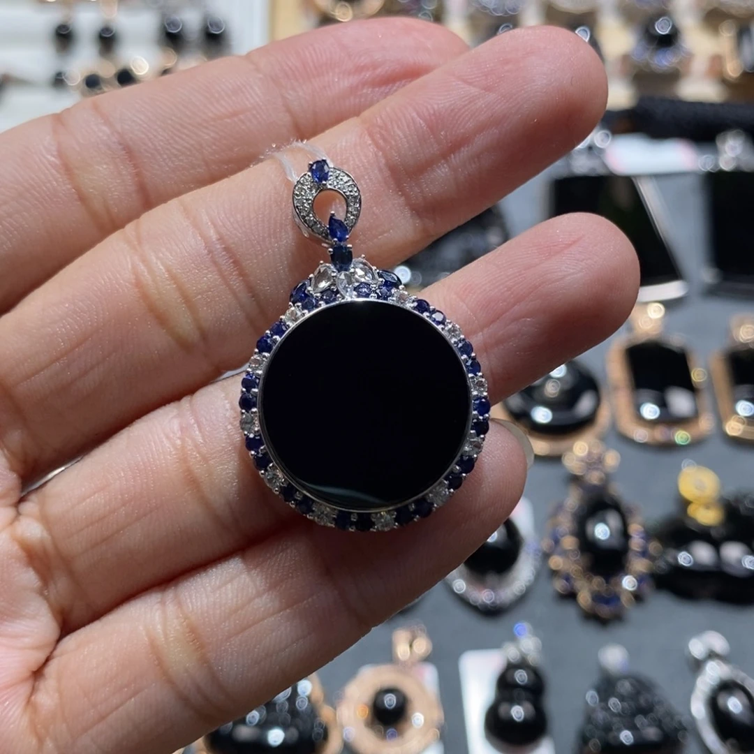 颈饰18K金镶嵌翡翠墨翠