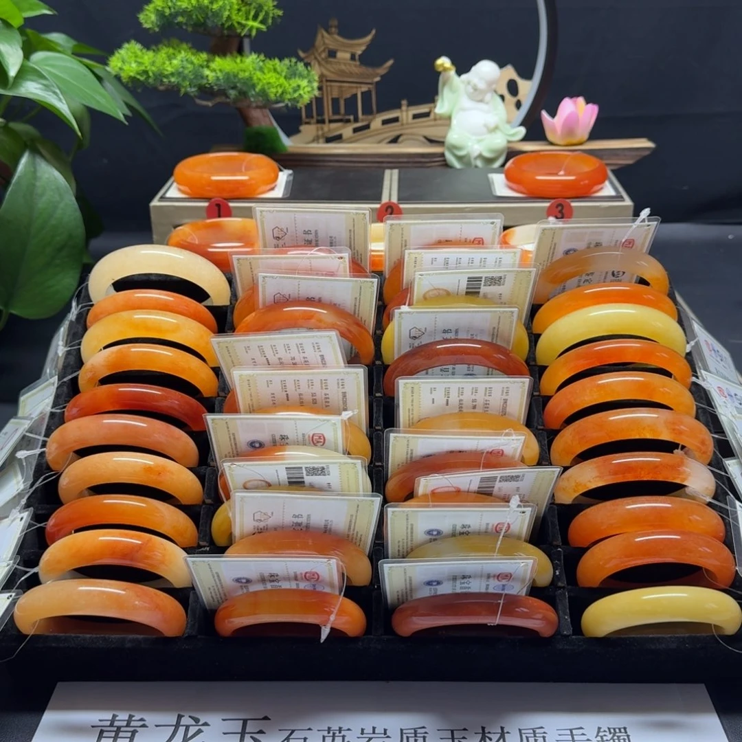 娜***️石英质玉(黄龙玉)未镶嵌手链