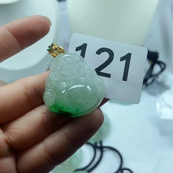 翡翠吊坠(赠链)未镶嵌