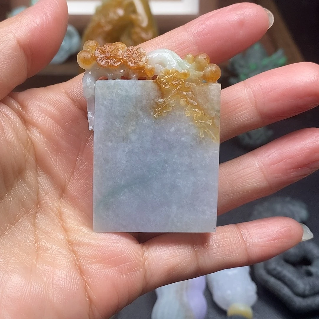 艾***甲未镶嵌定制翡翠毛货抛光