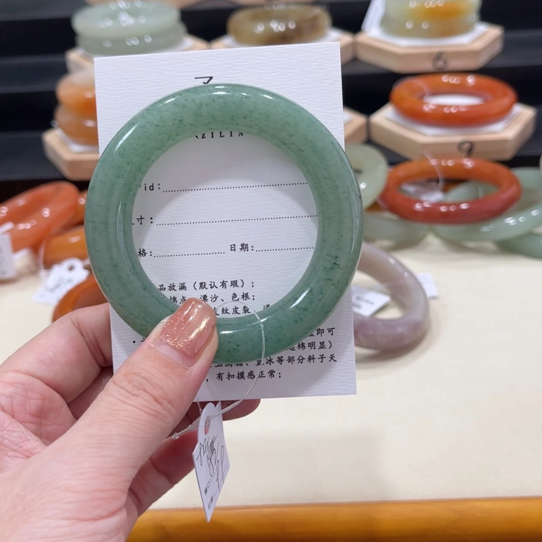 未镶嵌手镯石英质玉