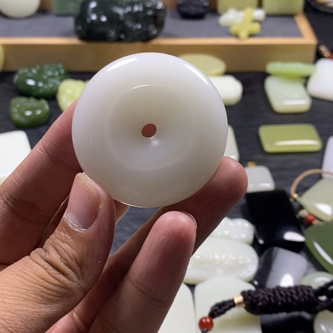 和田玉未镶嵌颈饰走**看