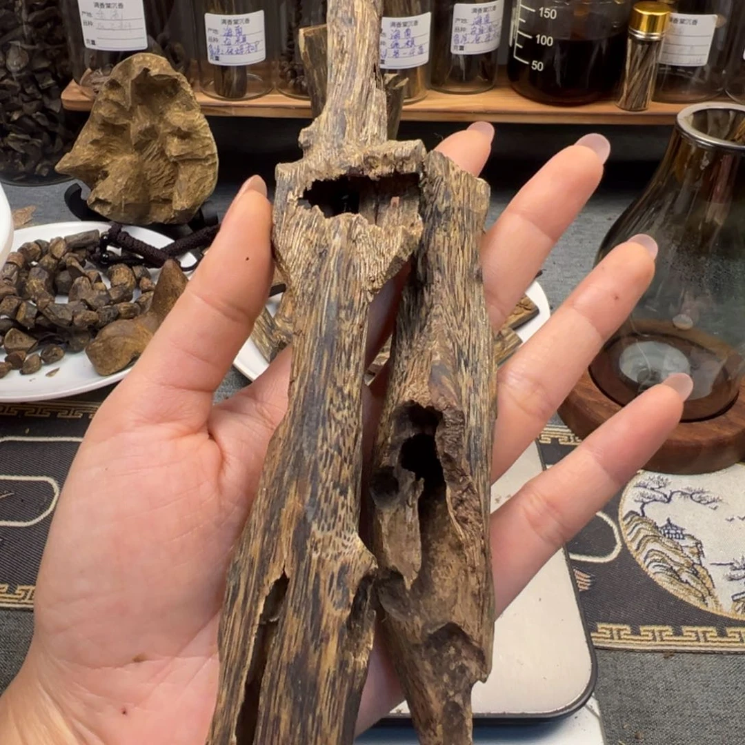 沉香手把件C*棋楠虫漏香41克