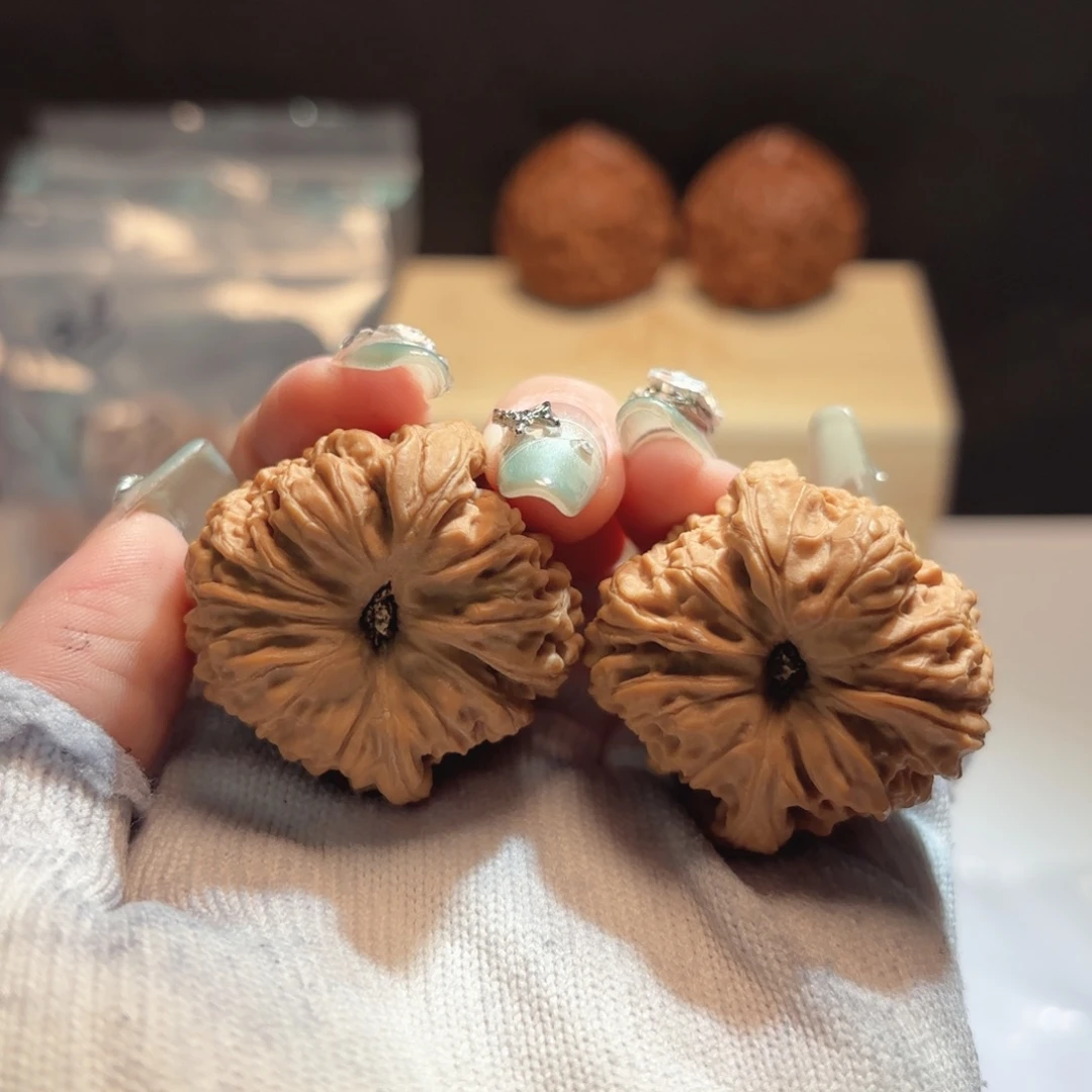 毅****文玩核桃吊坠20号链接