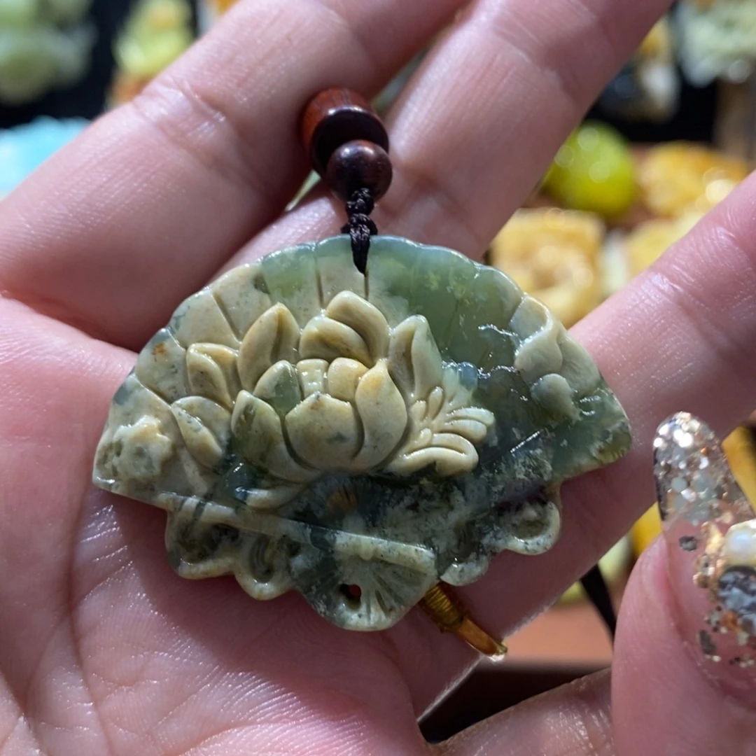 蛇纹石玉颈饰未镶嵌