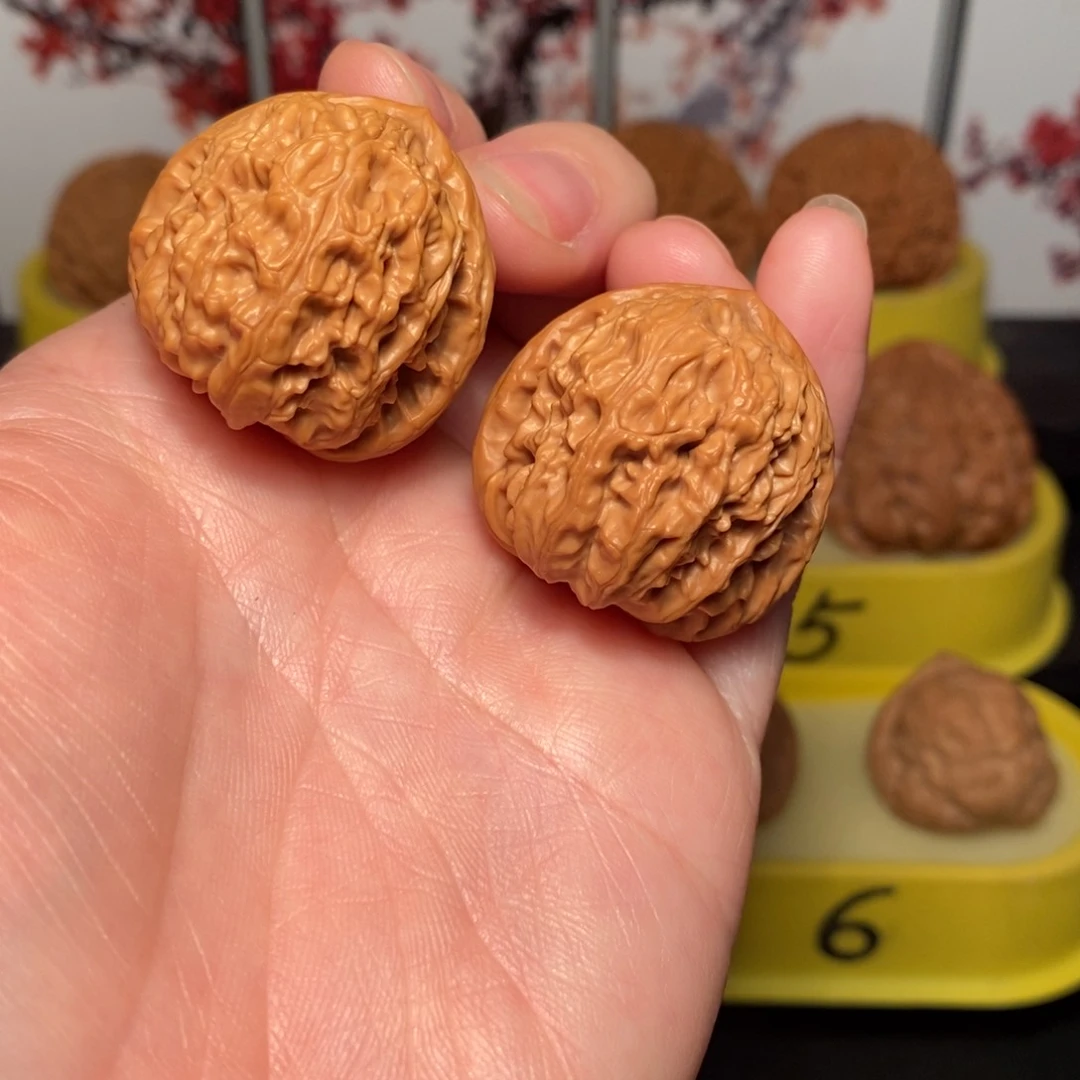 文玩核桃把件31尺三角白核桃