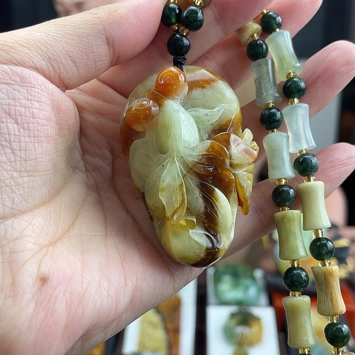 蛇纹石玉未镶嵌颈饰