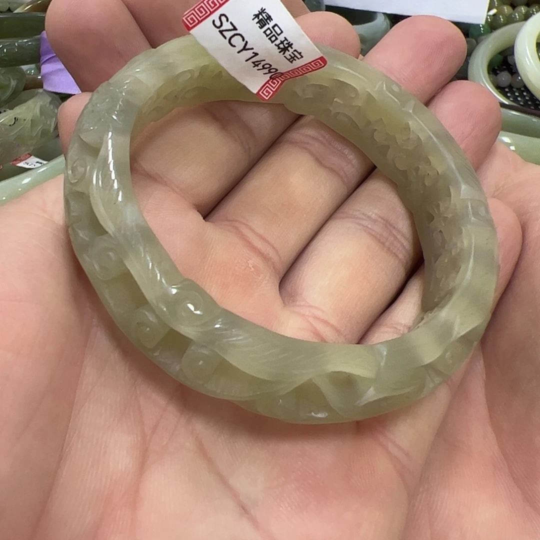 和田玉手镯未镶嵌