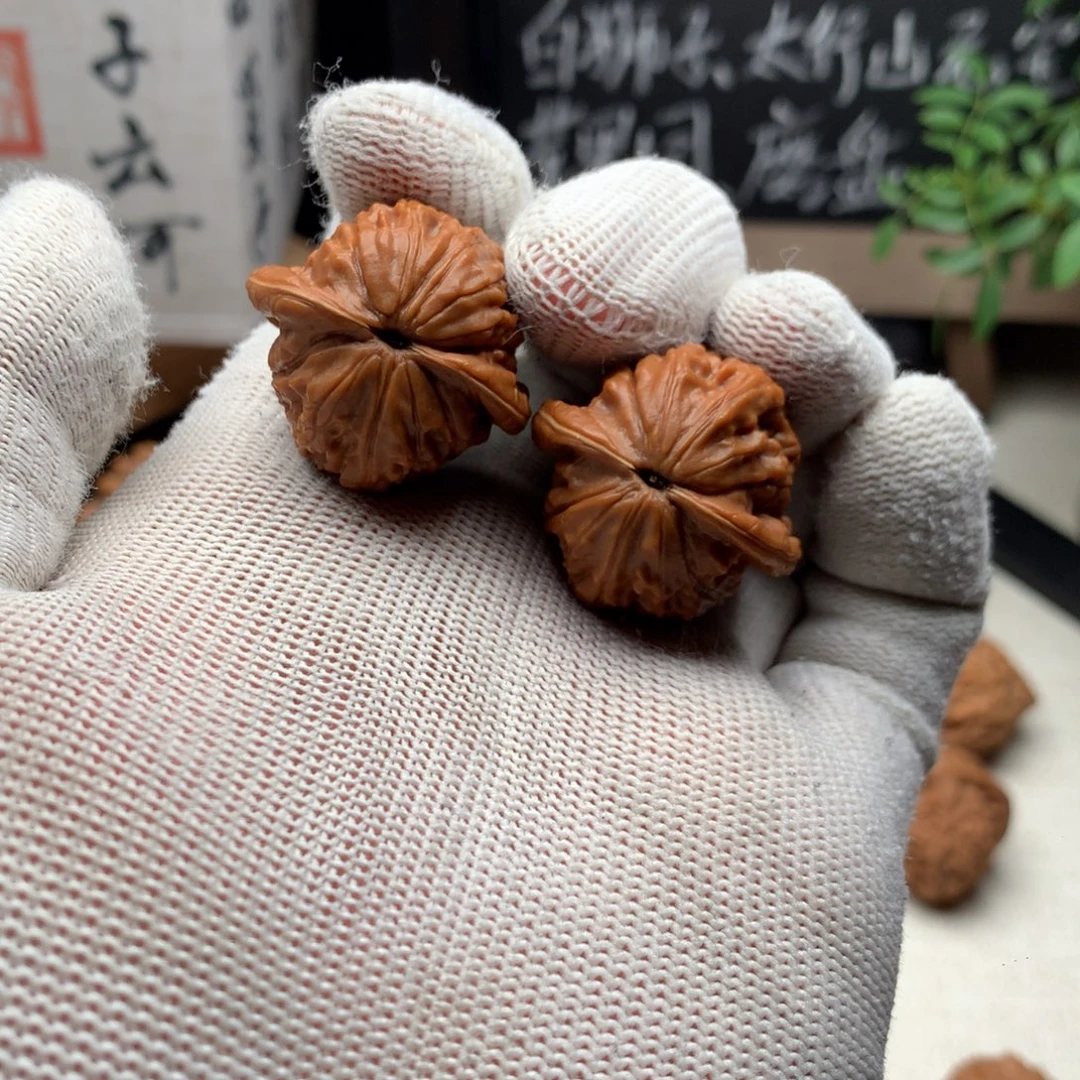 文玩核桃吊坠31大红袍