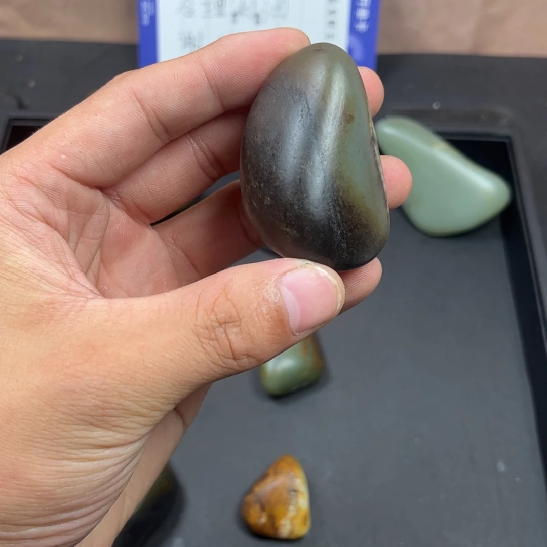 和田玉未镶嵌颈饰千**河