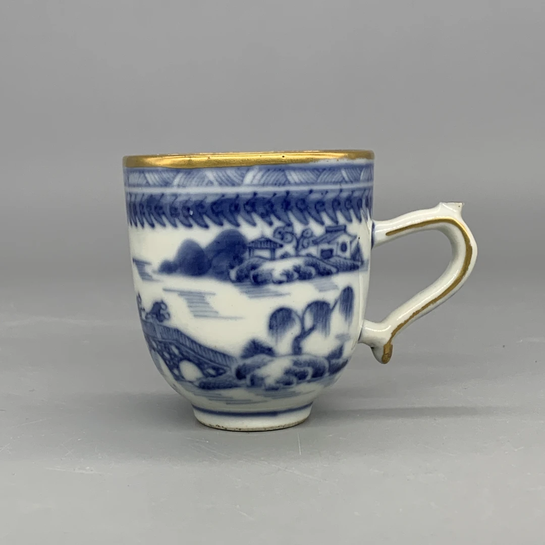 62511065*清乾隆青花山水纹把杯/瓷器六/江苏省文物总店/Y