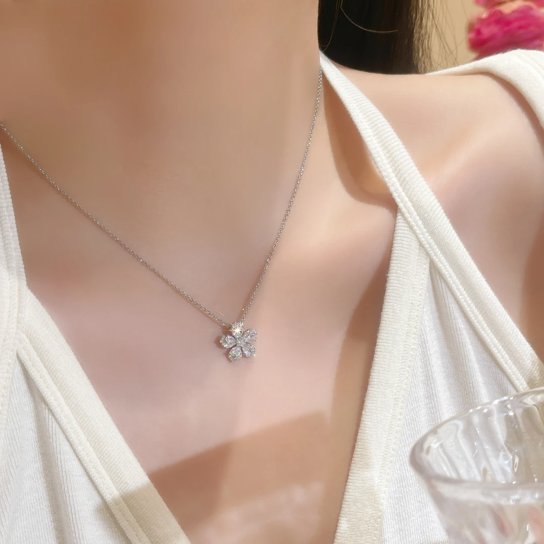 铜项链 闪锆花朵项链女2025爆款锁骨链轻奢小众设计感高级颈链