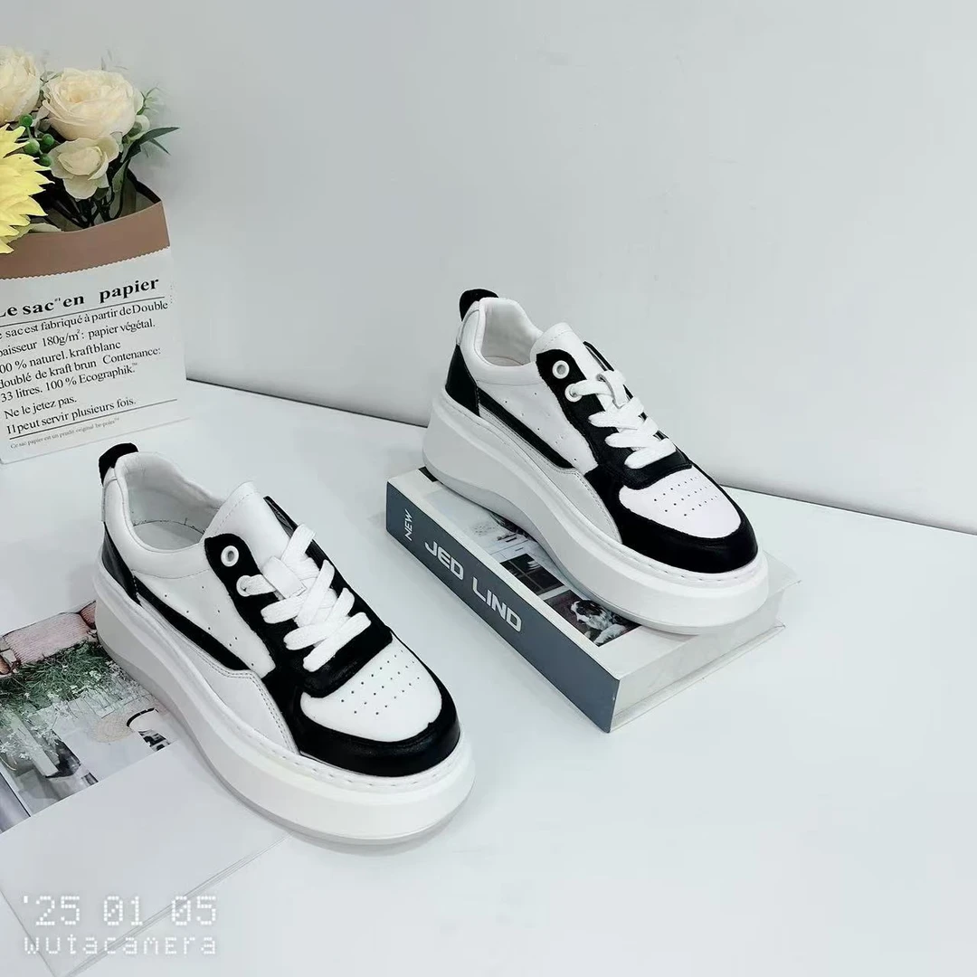 31223 新款时尚运动女士休闲板鞋