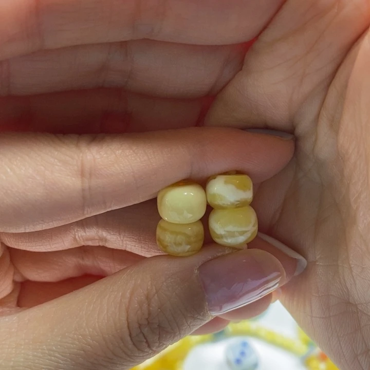 蜜蜡裸石未镶嵌二****）尺寸9加，瑕疵珠