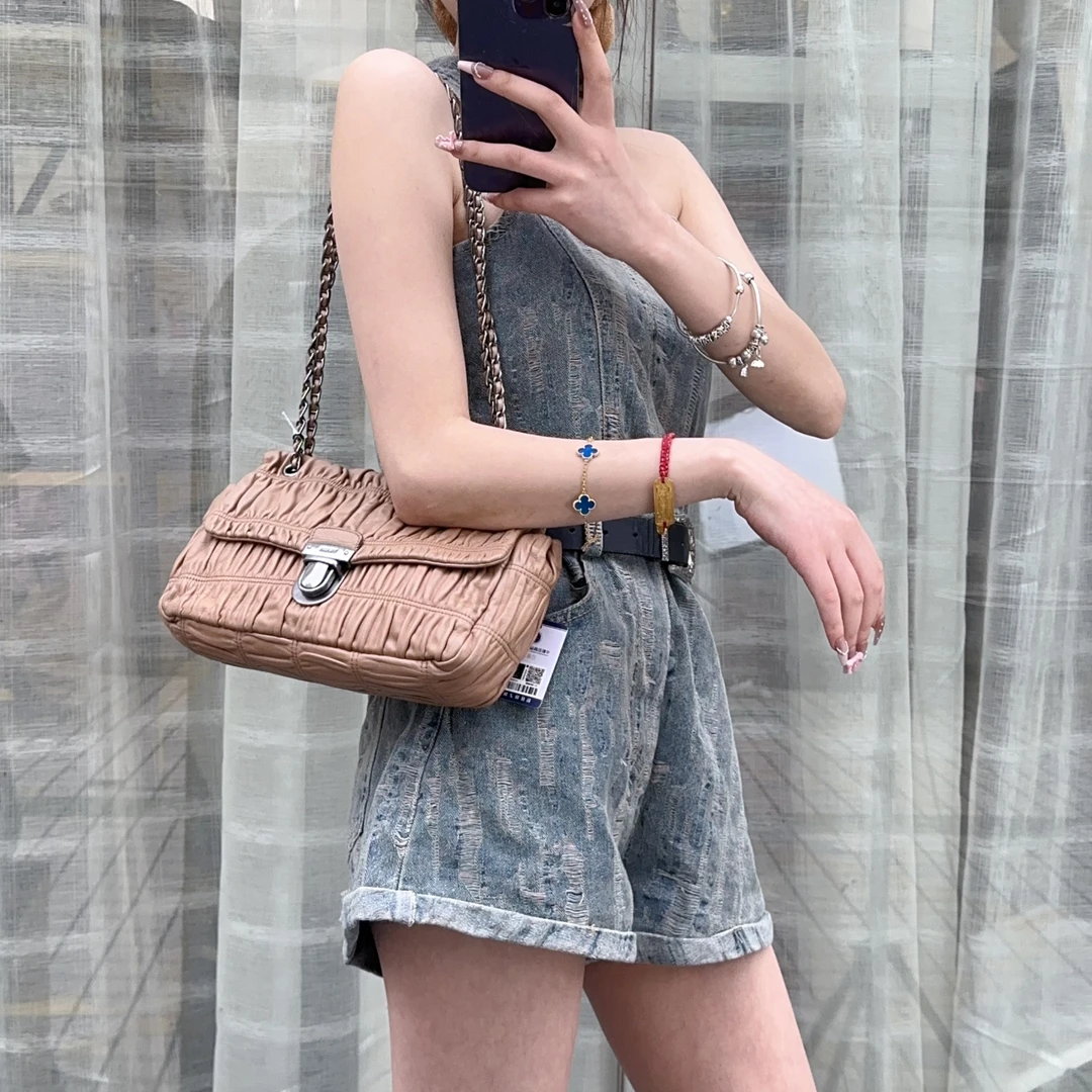 99新 Prada/普拉达 奶茶色褶皱工艺可流浪背单肩斜跨链条包 TH528