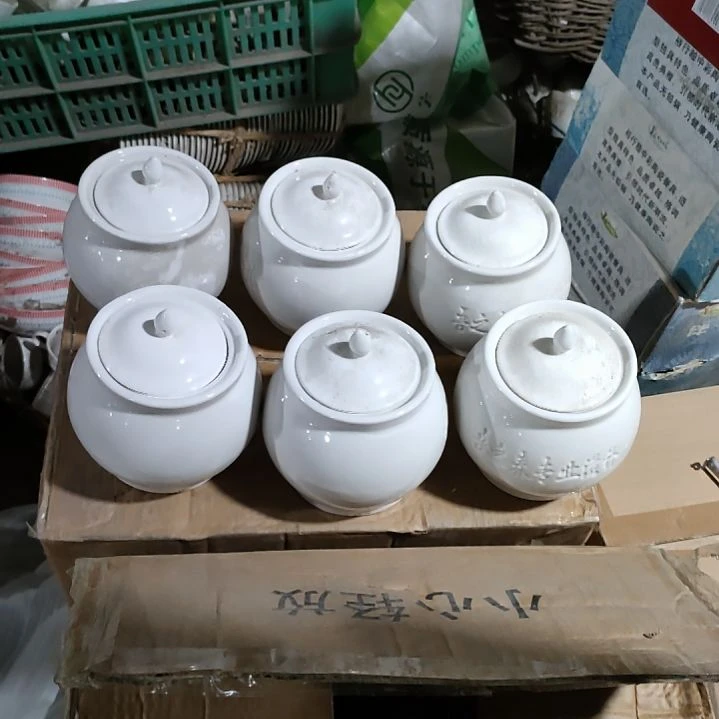 摆件盘子碗茶壶啥都有