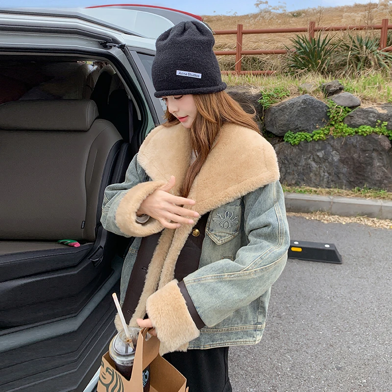 设计感羊羔毛拼接牛仔外套女2025冬季小个子加棉加厚皮毛一体棉服