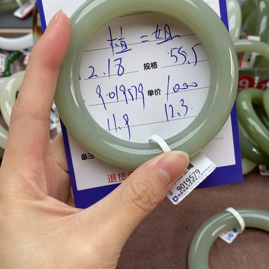 和田玉手镯未镶嵌植*姐