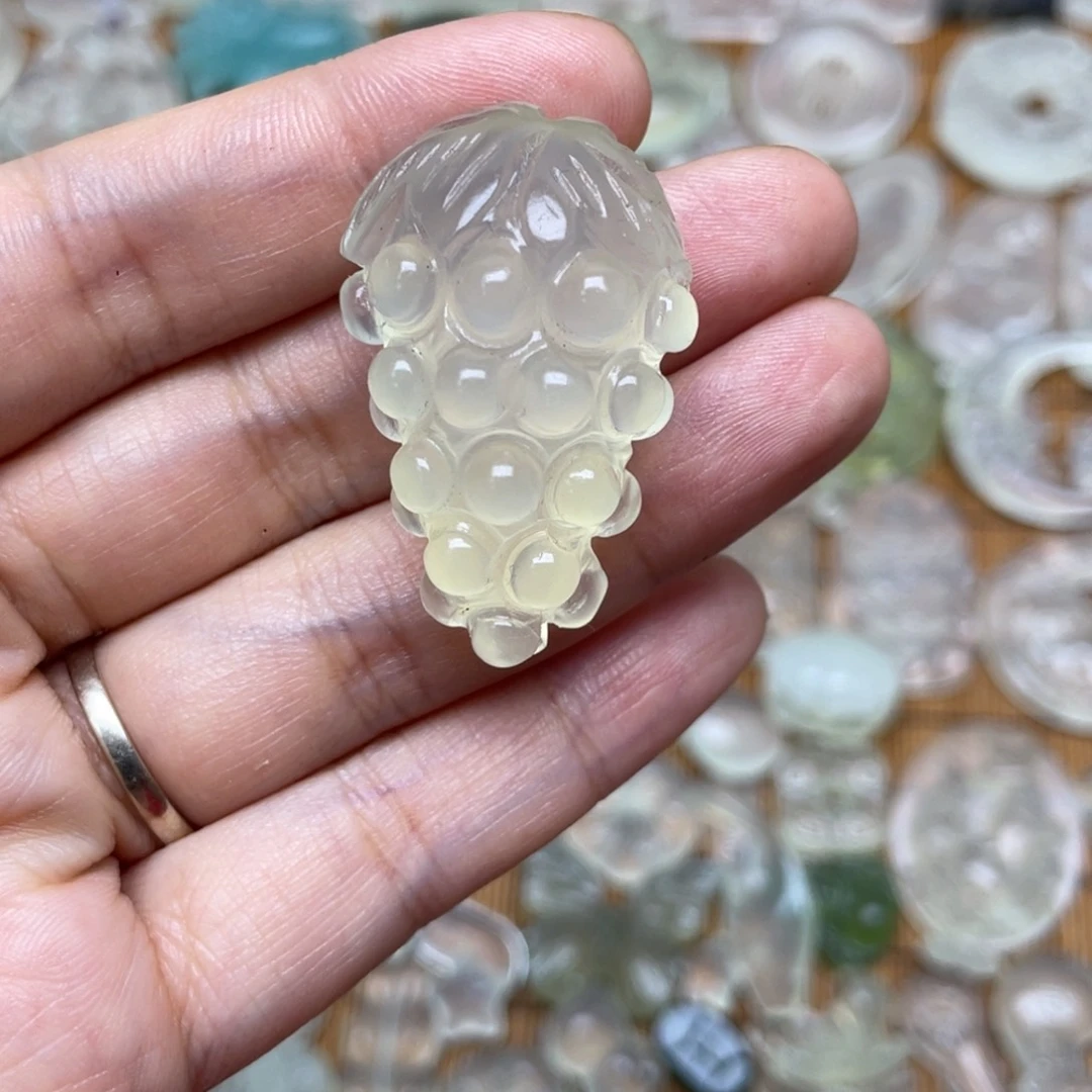 未镶嵌蛇纹石玉颈饰股****）