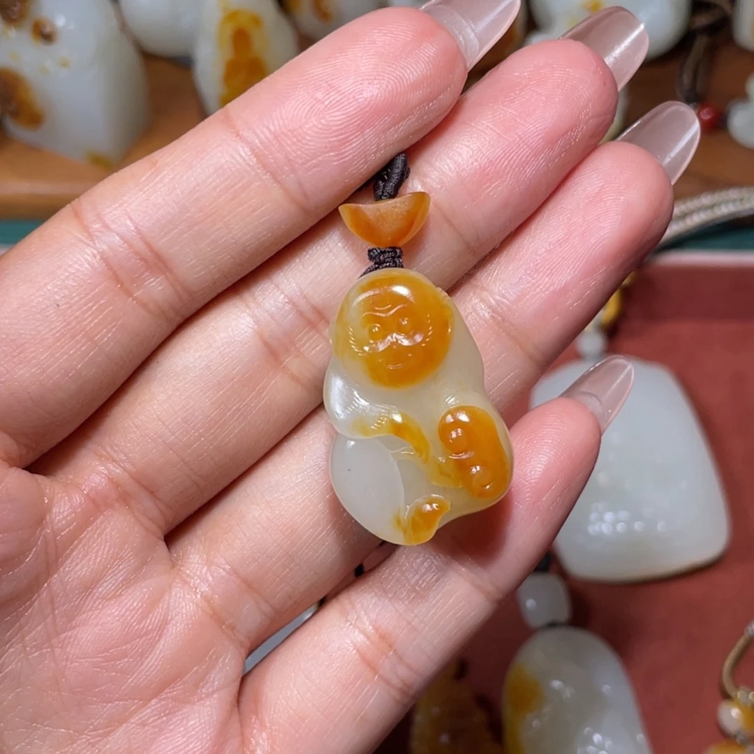 颈饰未镶嵌和田玉（糖玉）