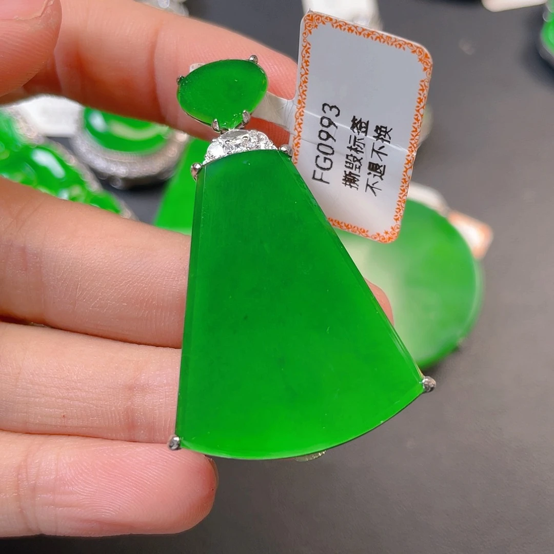 【闪购商品】颈饰银S925镶嵌翡翠翡翠
