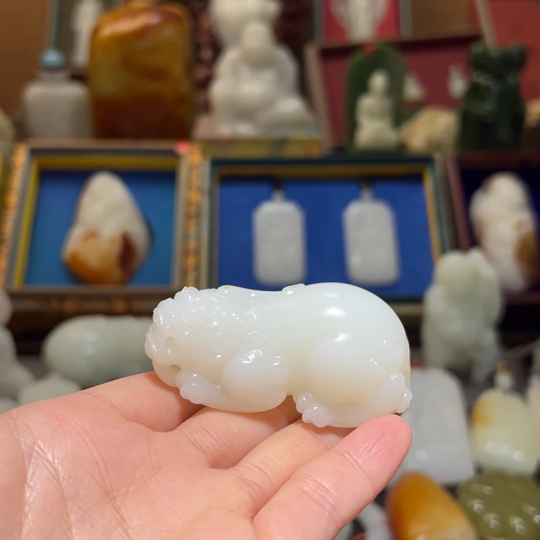 V***y和田玉未镶嵌挂件