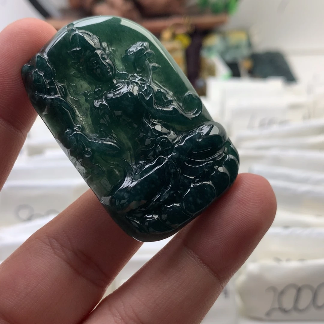 颈饰未镶嵌翡翠虚空