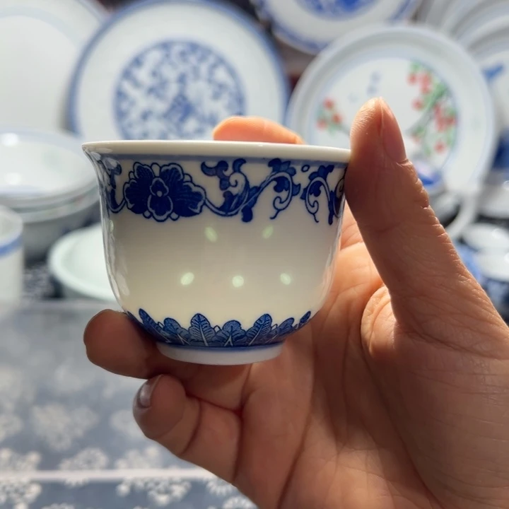 陶瓷青花玲珑牡丹小茶杯80毫升