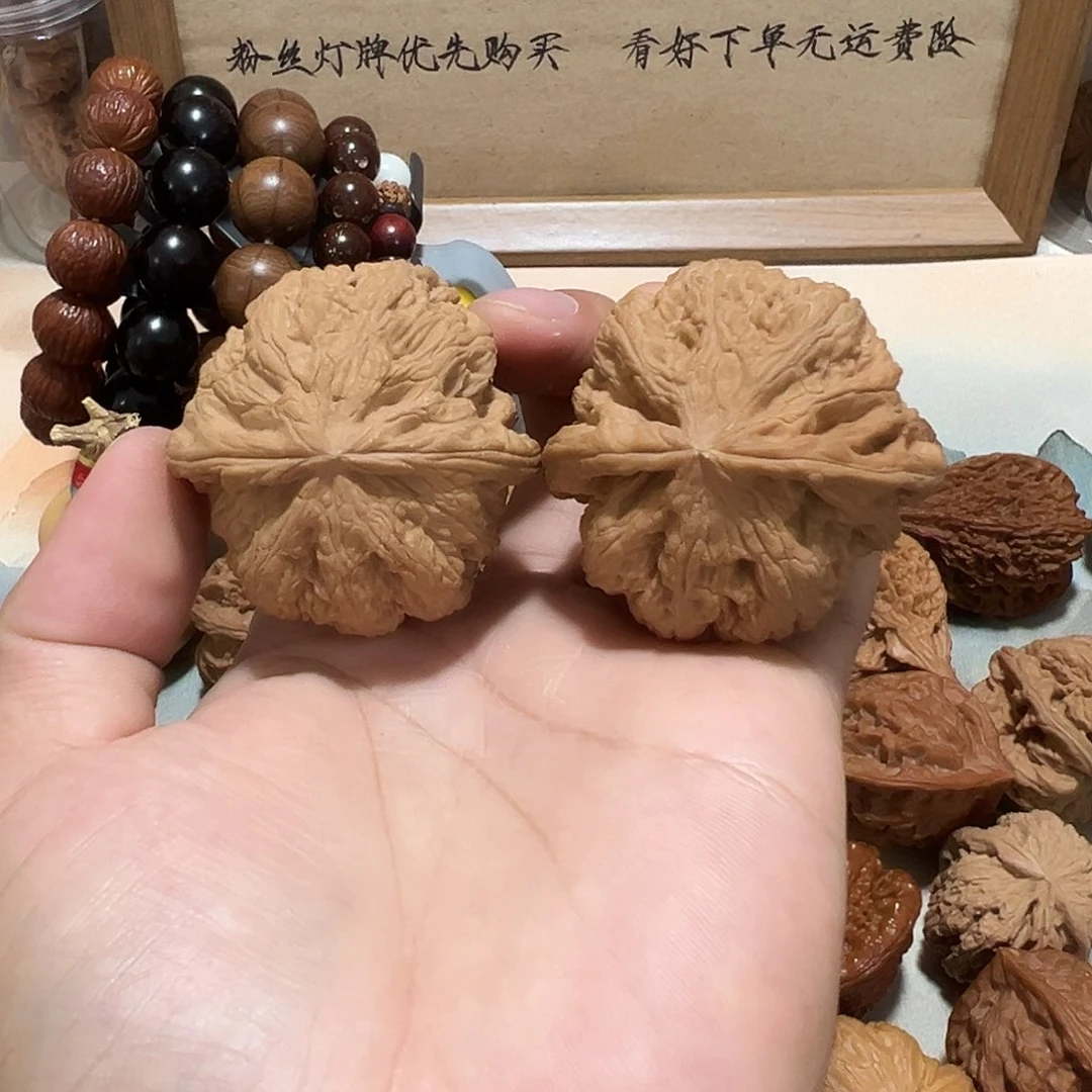 68号文玩核桃49尺大粗筋浮黄